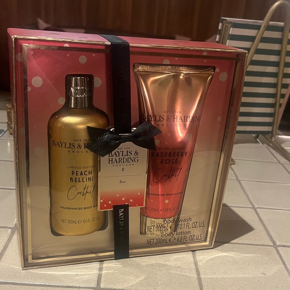 Peach Bellini and Raspberry Rose Gift Set NWT - Picture 3 of 6